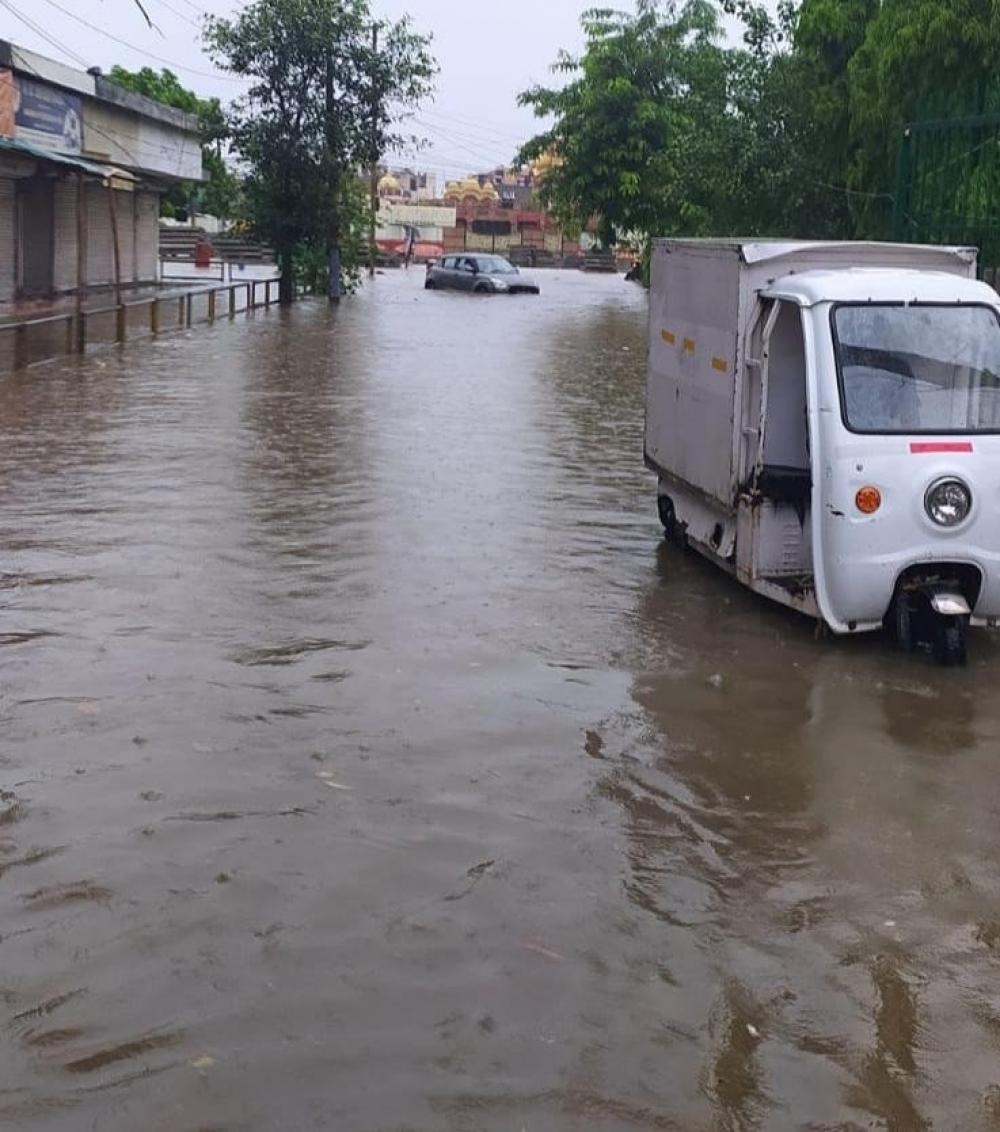 The Weekend Leader - Gurugram: Heavy rain, waterlogging throw life out of gear